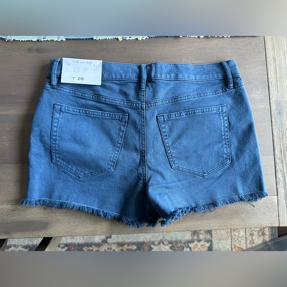 LOFT NWT Navy Blue denim shorts 28/6 - Picture 2 of 7
